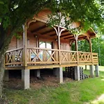 Mobil Cosy Avec Terrasse Au De - Api-1-52-585 Campsite Naucelle
